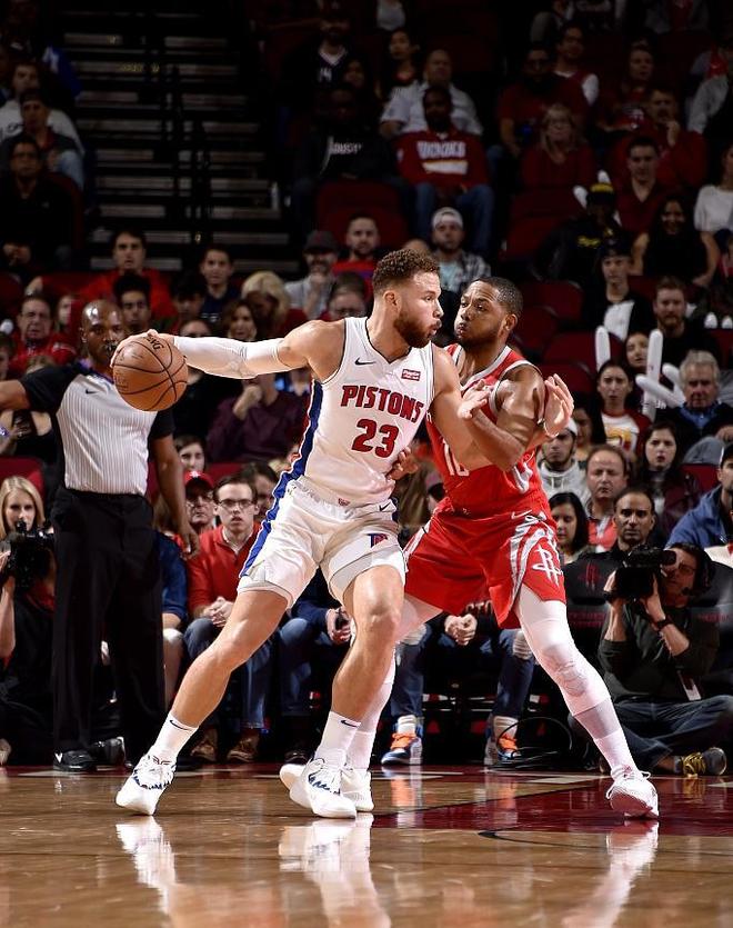 平博-这也行？上海久事集结日单刀错失底特律活塞迎来里程碑备战社区盾，风云突变罗马集结日官宣签约的简单介绍